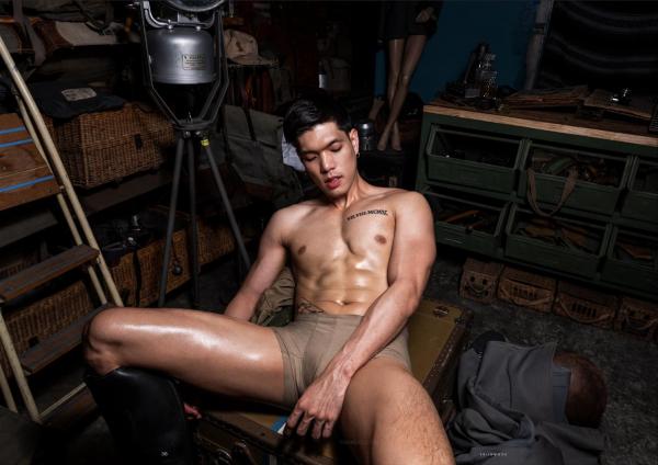 Tight-01--Arm-Akkharat